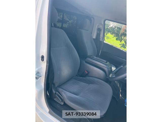 Toyota HIACE VAN 2011-11 8667055-17