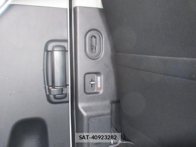 Toyota HIACE VAN 2023-09 8662036-11