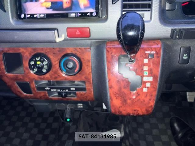 Toyota HIACE VAN 2010-02 8686809-21