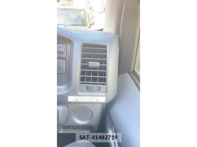 Toyota HIACE VAN 2022-10 8686799-17