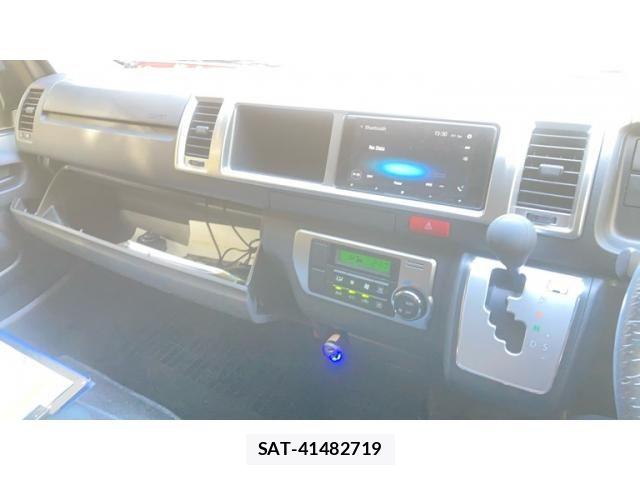 Toyota HIACE VAN 2022-10 8686799-18