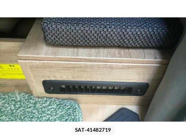 Toyota HIACE VAN 2022-10 8686799-27