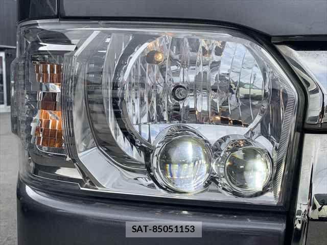 Toyota HIACE VAN 2018-09 8686808-11