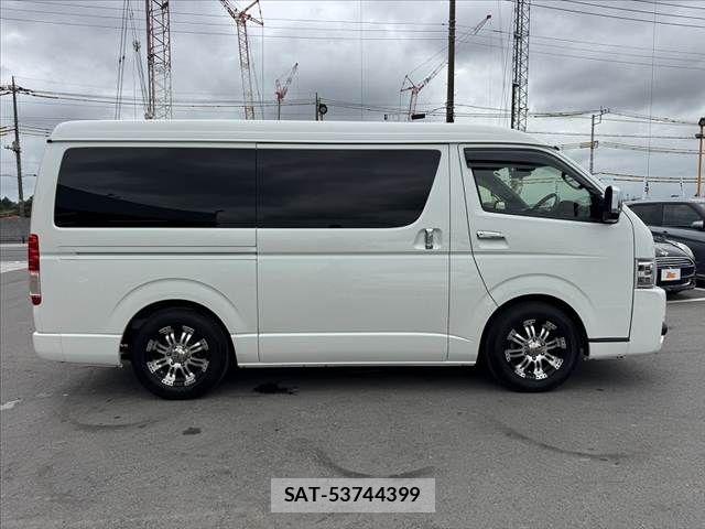 Toyota HIACE VAN 2021-06 8746416-11