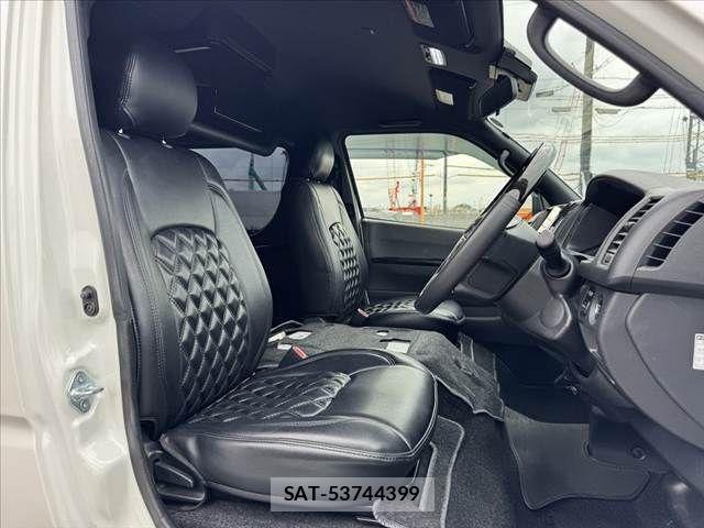 Toyota HIACE VAN 2021-06 8746416-15