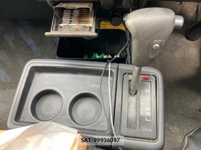 Toyota HIACE VAN 2003-03 8746430-12