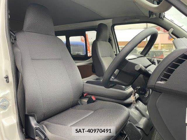 Toyota HIACE VAN 2021-09 8746427-11