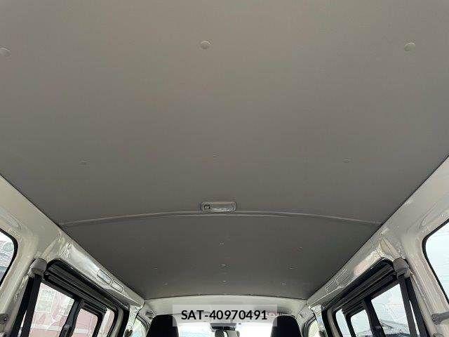 Toyota HIACE VAN 2021-09 8746427-14
