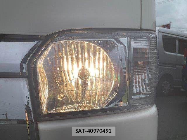 Toyota HIACE VAN 2021-09 8746427-16