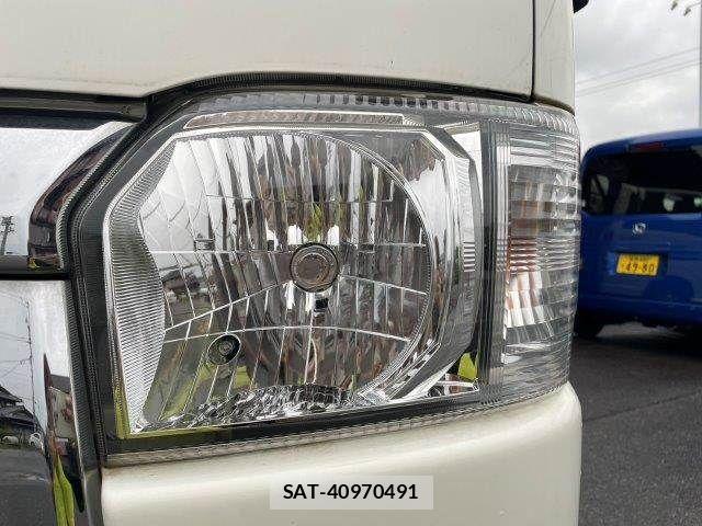 Toyota HIACE VAN 2021-09 8746427-24