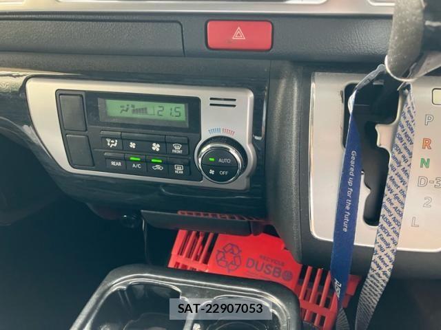 Toyota HIACE VAN 2014-09 8746428-15