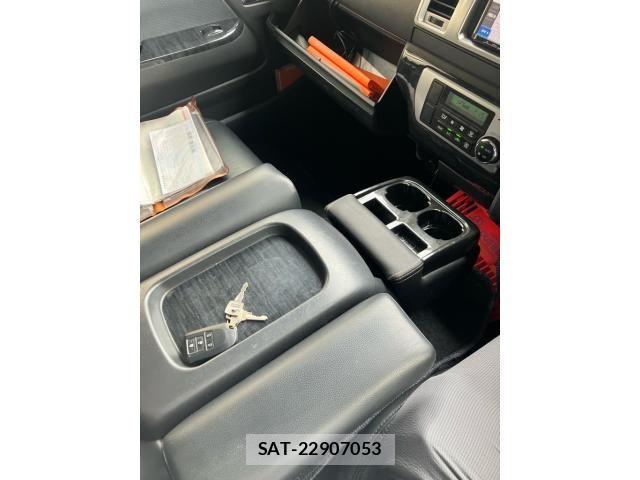 Toyota HIACE VAN 2014-09 8746428-16