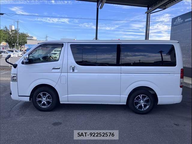 Toyota HIACE VAN 2021-03 8746414-13