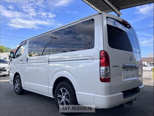 Toyota HIACE VAN 2021-03 8746414-15