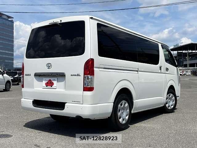Toyota HIACE VAN 2024-05 8746409-2