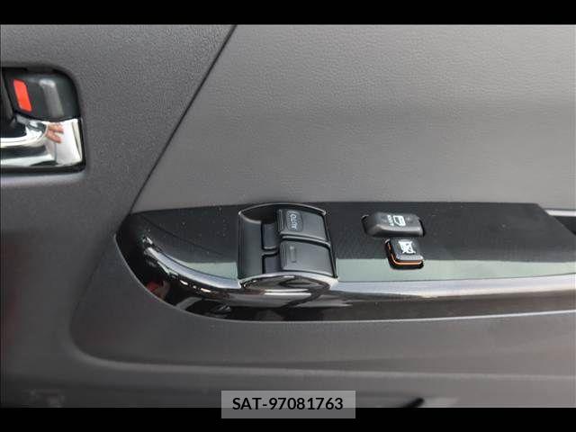 Toyota HIACE VAN 2025-10 8746400-26