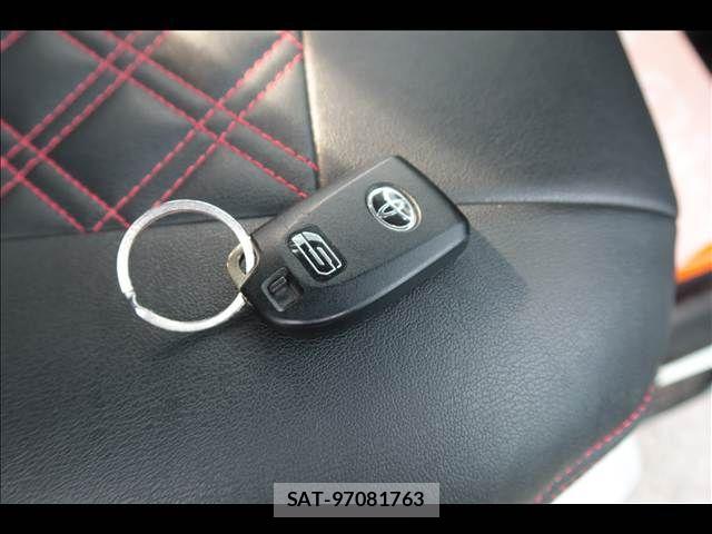 Toyota HIACE VAN 2025-10 8746400-27