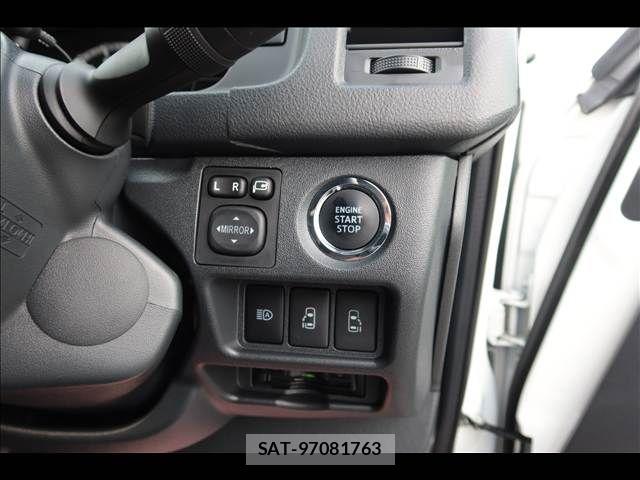 Toyota HIACE VAN 2025-10 8746400-28