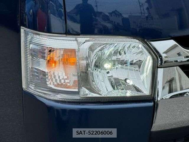 Toyota HIACE VAN 2021-07 8746426-25