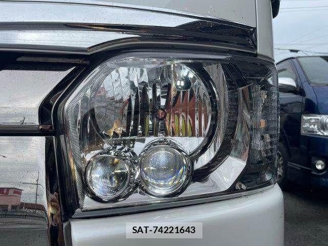 Toyota HIACE VAN 2024-06 8746411-13