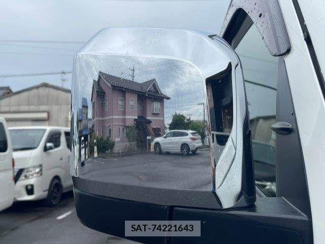 Toyota HIACE VAN 2024-06 8746411-28