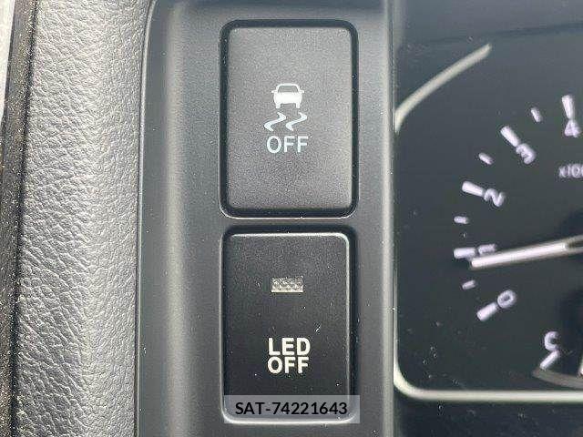 Toyota HIACE VAN 2024-06 8746411-3