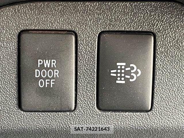 Toyota HIACE VAN 2024-06 8746411-6