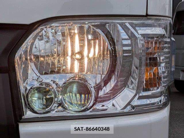 Toyota HIACE VAN 2020-12 8746423-12