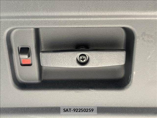 Toyota HIACE VAN 2023-05 8746419-11