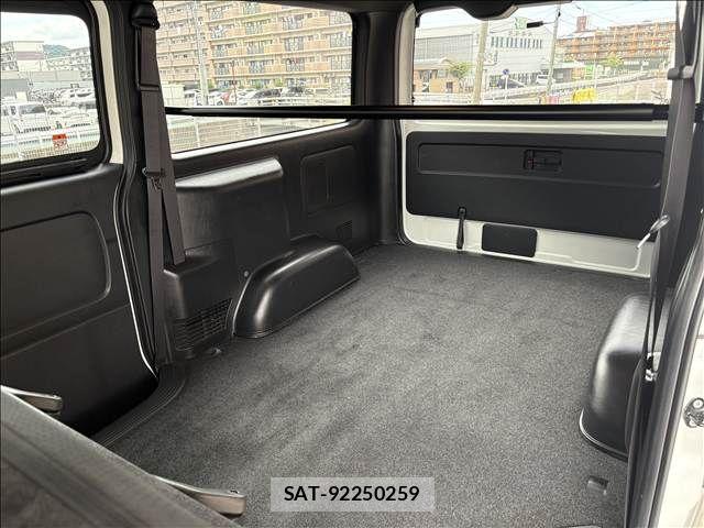 Toyota HIACE VAN 2023-05 8746419-13
