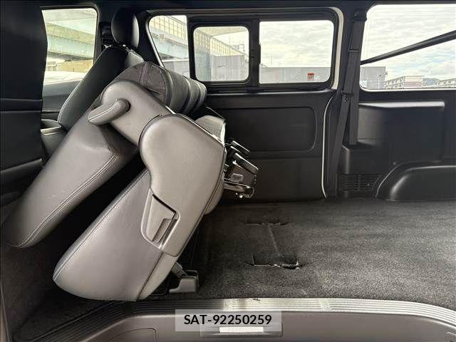Toyota HIACE VAN 2023-05 8746419-14