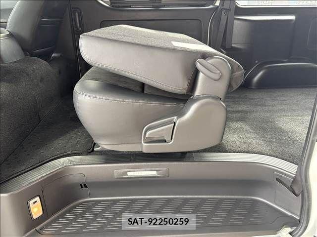 Toyota HIACE VAN 2023-05 8746419-15