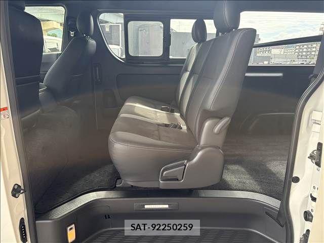 Toyota HIACE VAN 2023-05 8746419-16