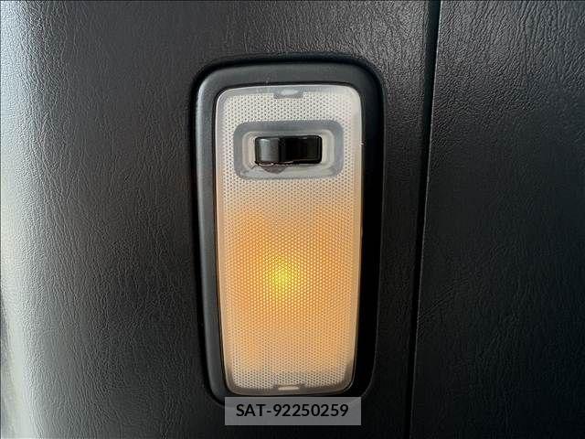 Toyota HIACE VAN 2023-05 8746419-18