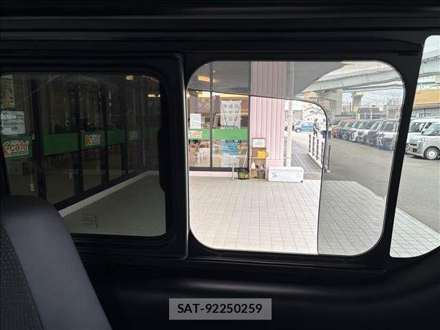 Toyota HIACE VAN 2023-05 8746419-22