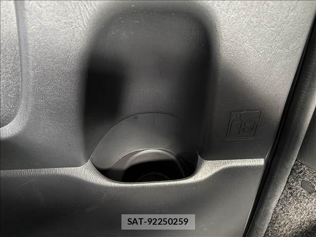 Toyota HIACE VAN 2023-05 8746419-24