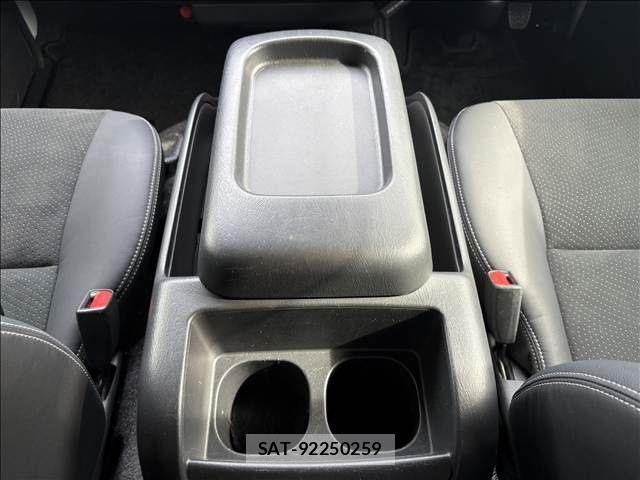 Toyota HIACE VAN 2023-05 8746419-27
