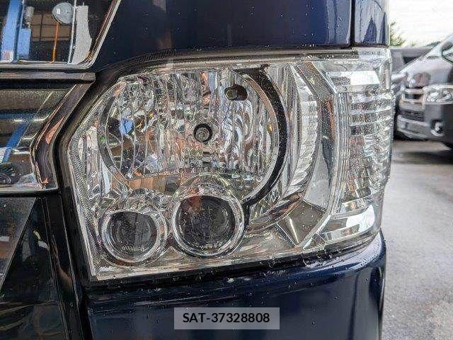 Toyota HIACE VAN 2018-07 8746429-24