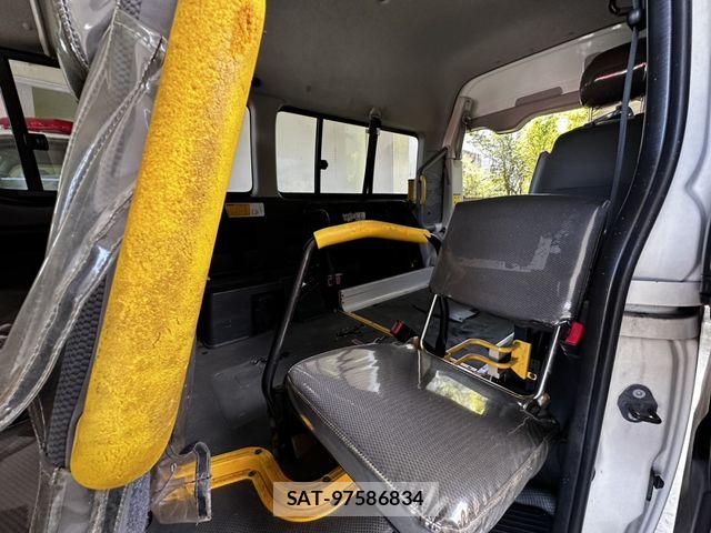 Toyota HIACE VAN 2012-08 8746432-12