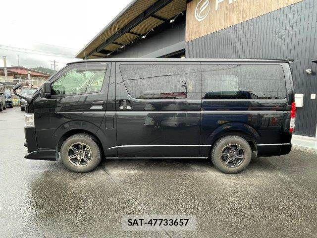 Toyota HIACE VAN 2021-08 8746422-23