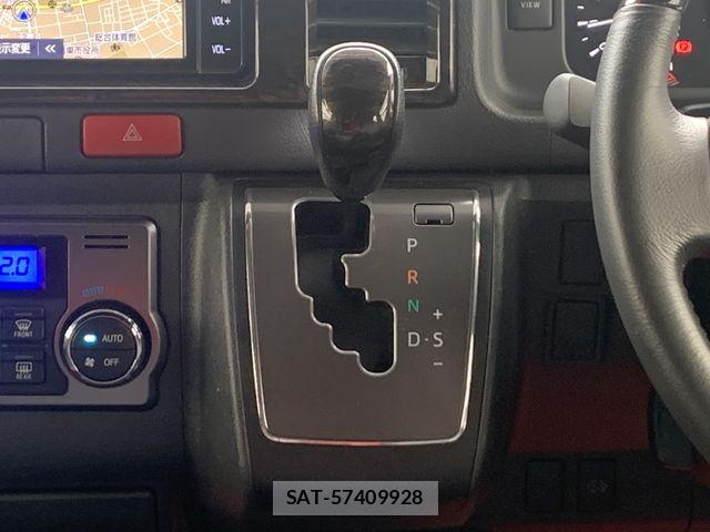 Toyota HIACE VAN 2023-06 8746424-18