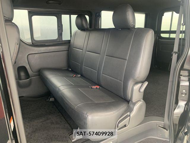Toyota HIACE VAN 2023-06 8746424-25