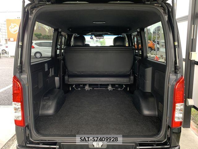 Toyota HIACE VAN 2023-06 8746424-26