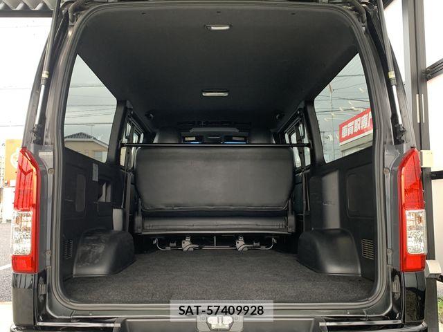 Toyota HIACE VAN 2023-06 8746424-28