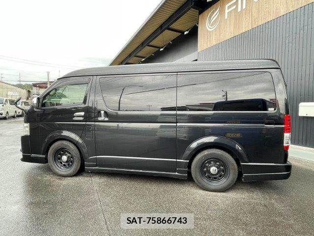 Toyota HIACE VAN 2009-12 8746433-17