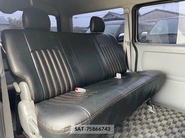 Toyota HIACE VAN 2009-12 8746433-4