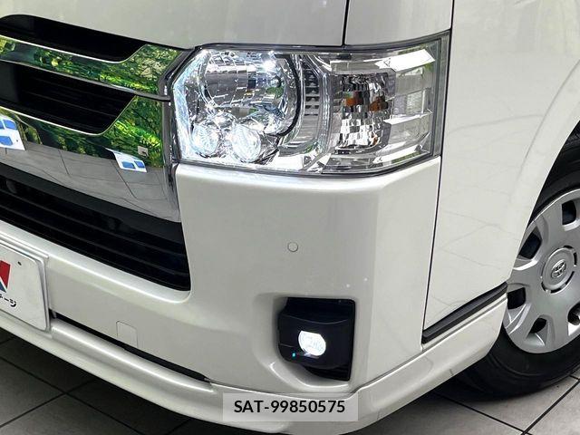 Toyota HIACE VAN 2025-11 8746410-11