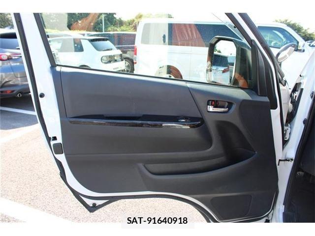 Toyota HIACE VAN 2023-12 8746420-11