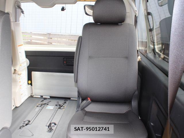 Toyota HIACE VAN 2022-02 8746413-12