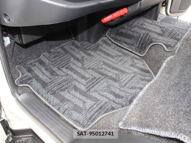 Toyota HIACE VAN 2022-02 8746413-18